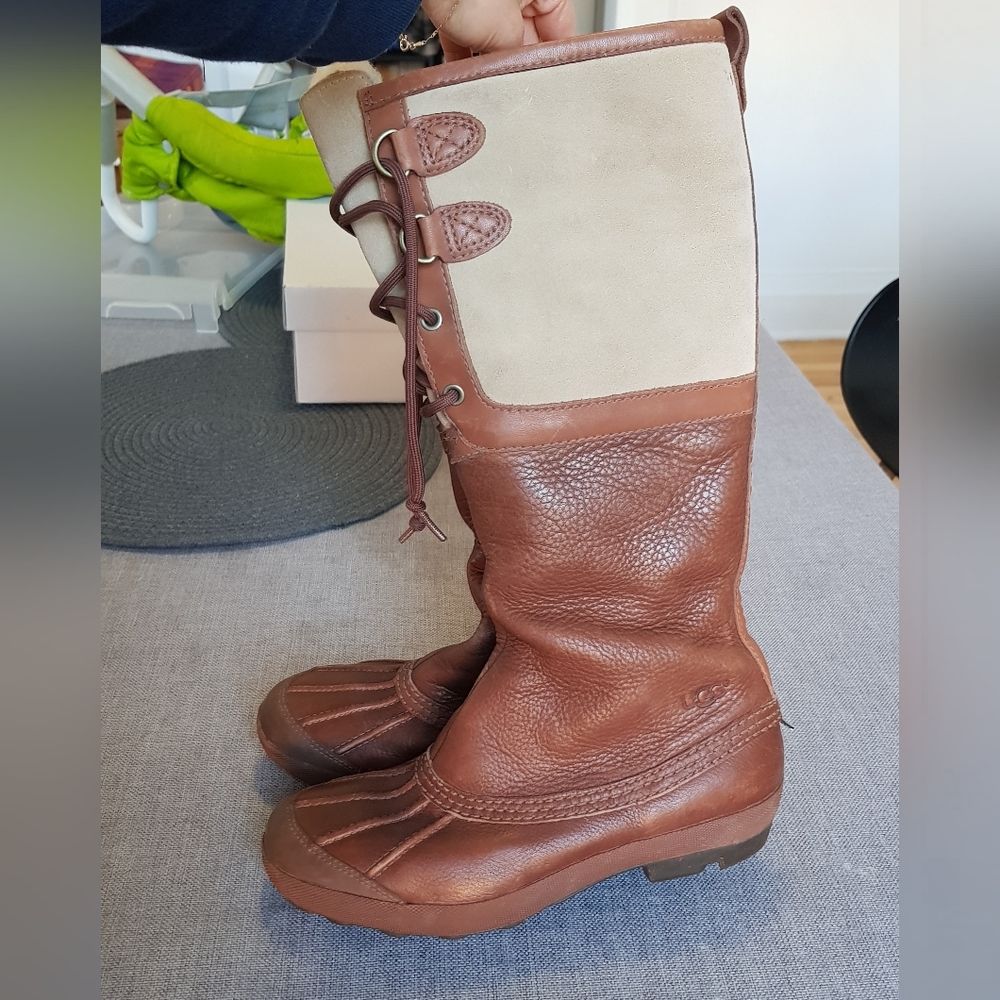 UGG waterproof shearling lined boots - Picture 4 of 14